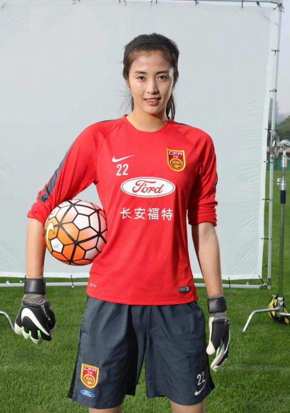 包含助力女足培养新人，为未来做准备的词条