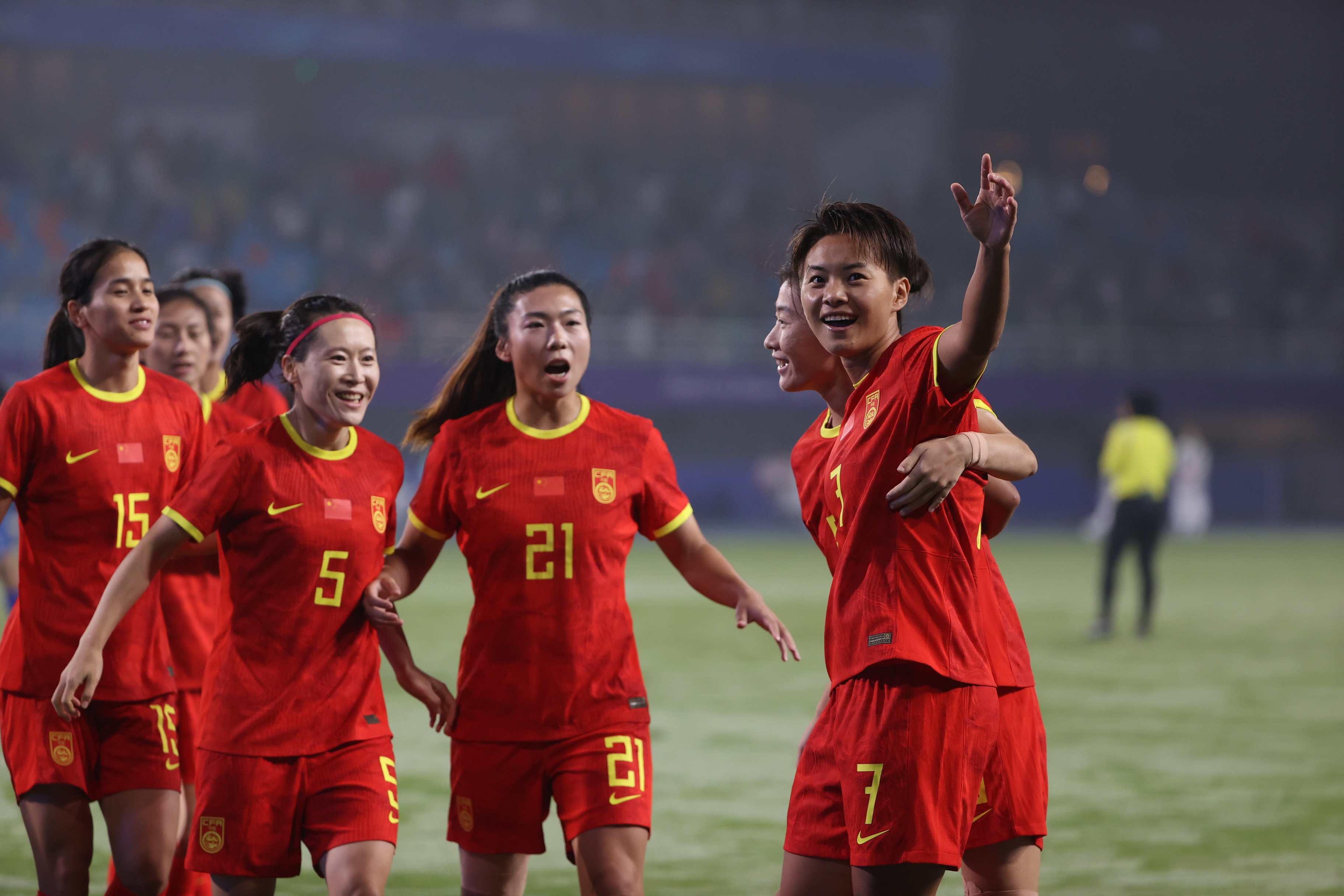 包含助力女足培养新人，为未来做准备的词条
